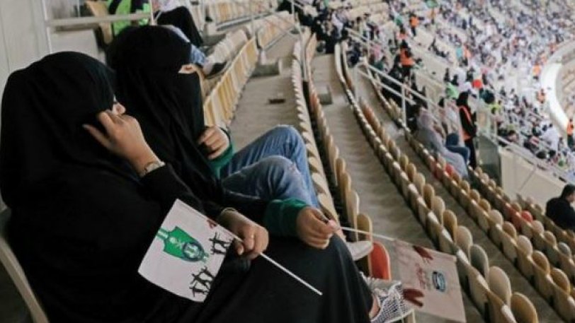 Για πρώτη φορά γυναίκες σε ποδοσφαιρικό αγώνα στη Σαουδική Αραβία!